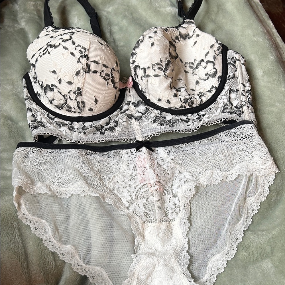 Lace Bra and Panty Set